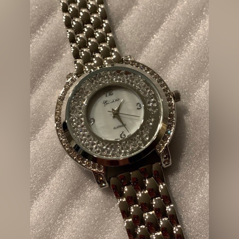 #J947 - Geneva Platinum Ladies Watch w/Floating Crystal Accents (NEW BATTERY)